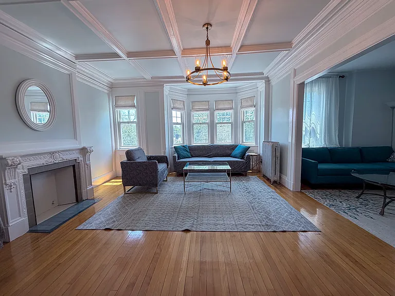 569 Franklin St #6 — Photo 3