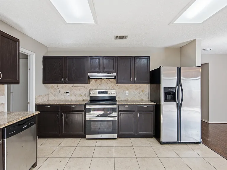 7900 Rosenberry Dr — Photo 7