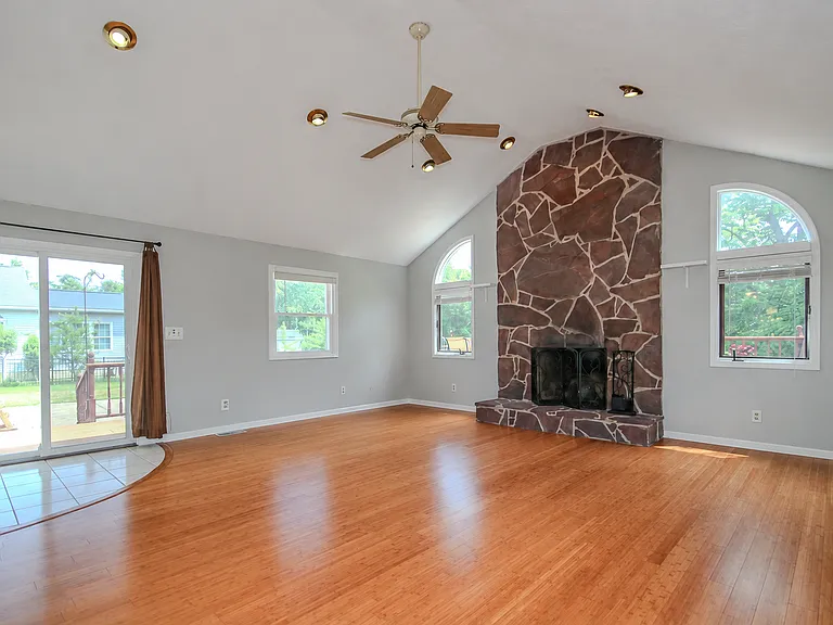 12433 Webster Rd — Photo 13