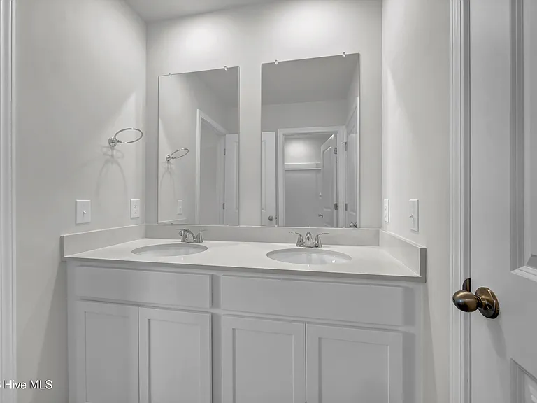 1095 Hanson Dr — Photo 19
