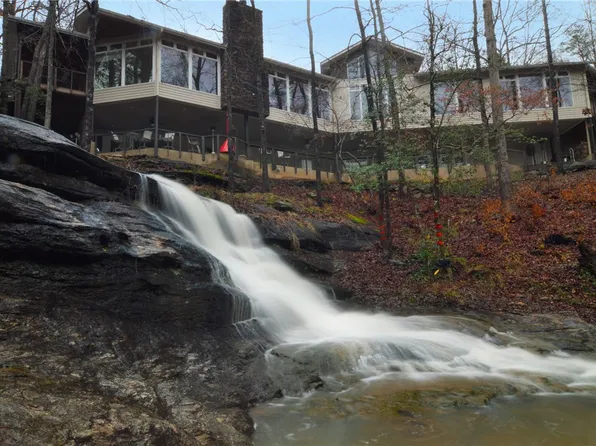 120 Edgewater Dr, Fair Play, SC 29643