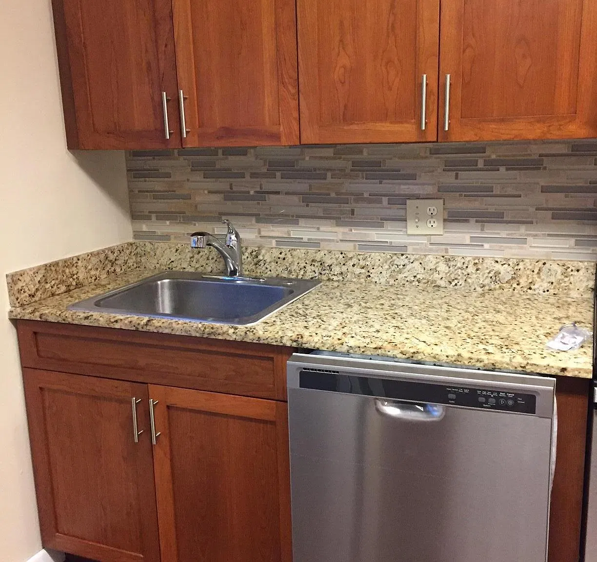 3 bed, 2.0 bath, 1150 sqft, $2,600 — Photo 2