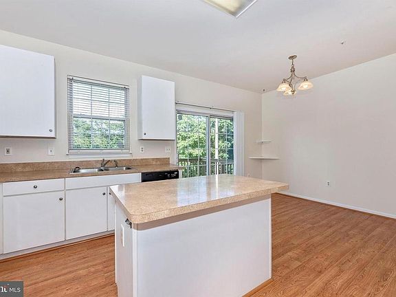 5th image of 948 Turning Point Ct