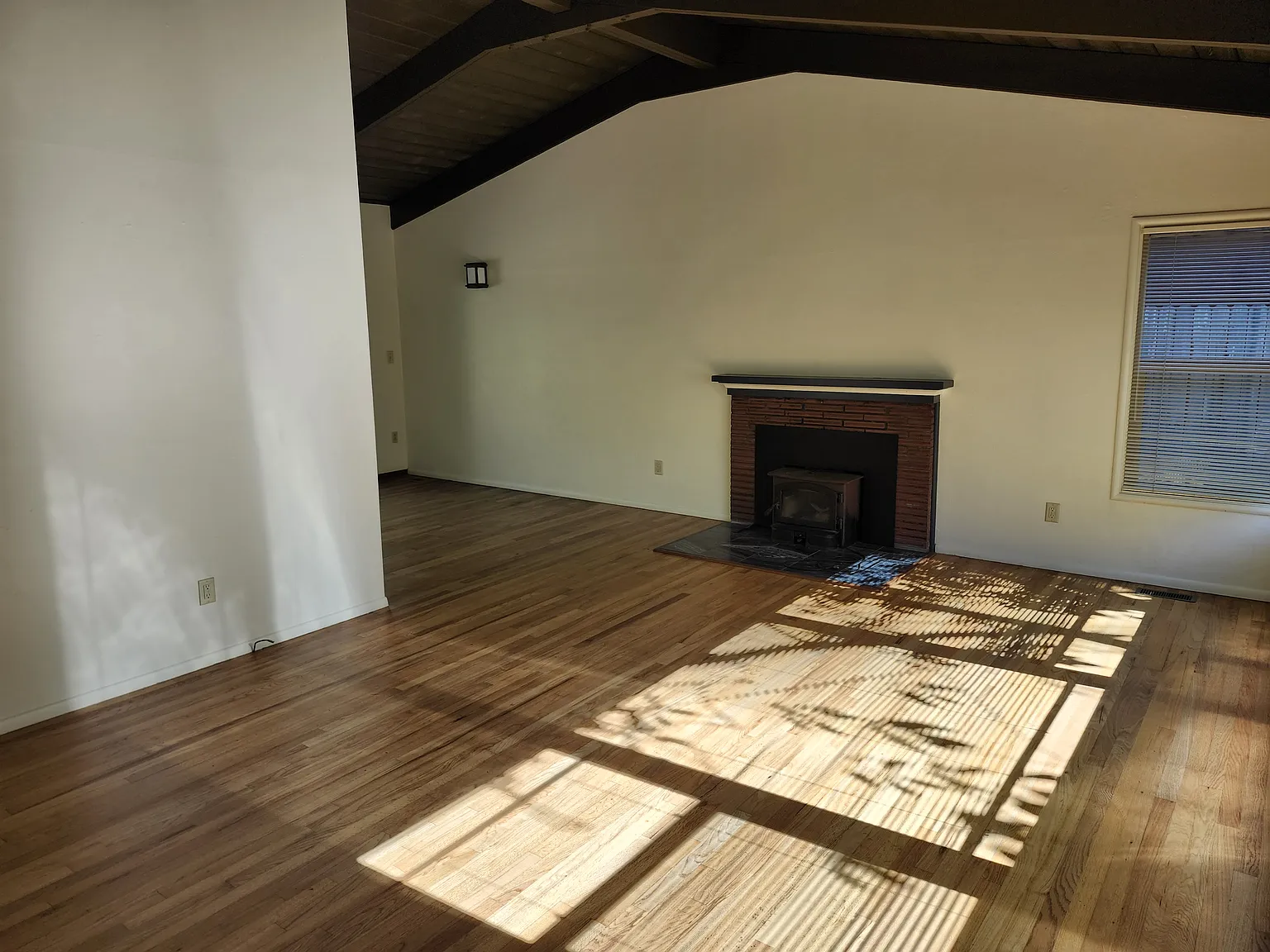 4 bed, 2.5 bath, 2000 sqft, $2,750 — Photo 2
