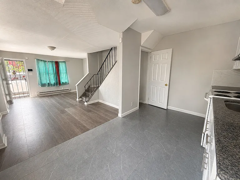 2601 N Sartain St — Photo 4