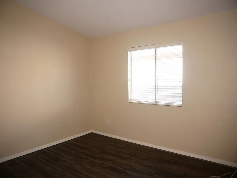 2201 S Saint Suzanne Dr — Photo 19