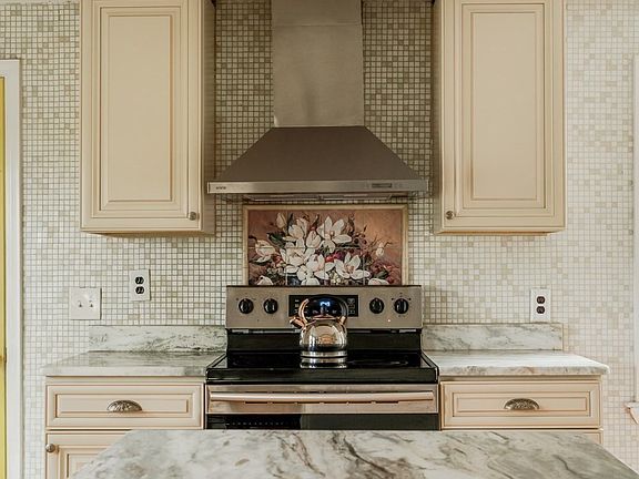 3rd image of 12 Butler St