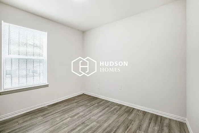 2627 Pine St — Photo 10