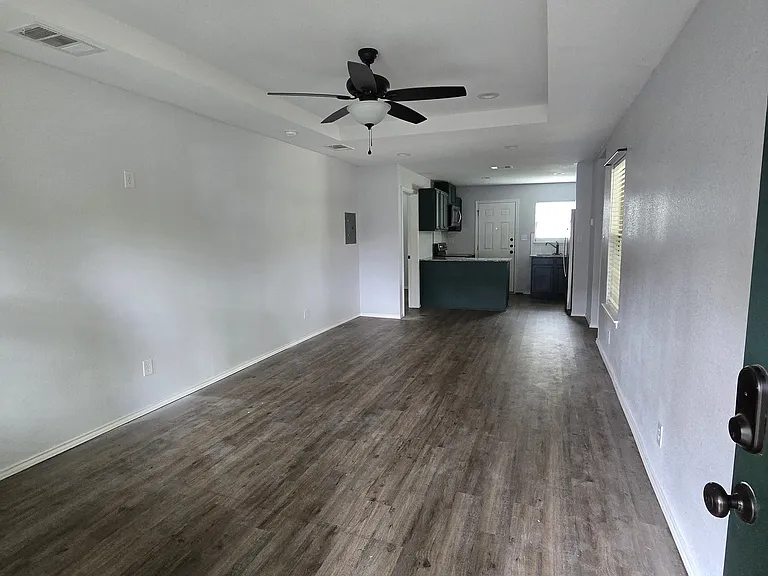 904 Estelle Ave — Photo 8