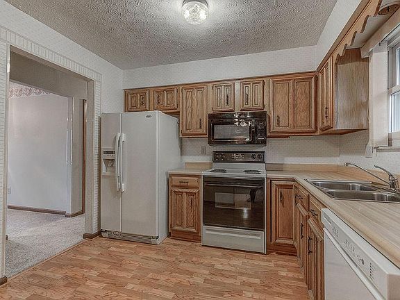 3rd image of 4035 Crest Manor Dr