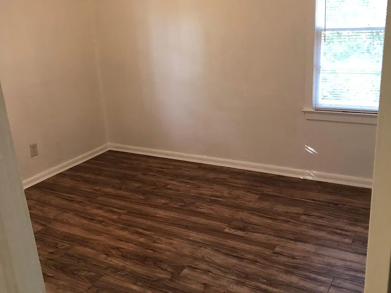 1615 Brennen Rd — Photo 3