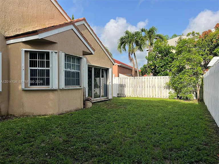 465 Somerset Way — Photo 36