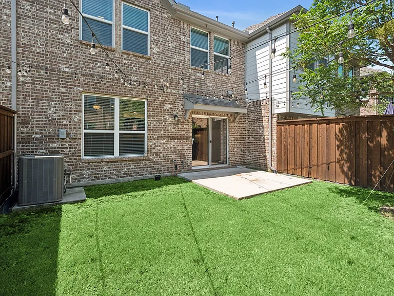 982 Mikaela Dr — Photo 15