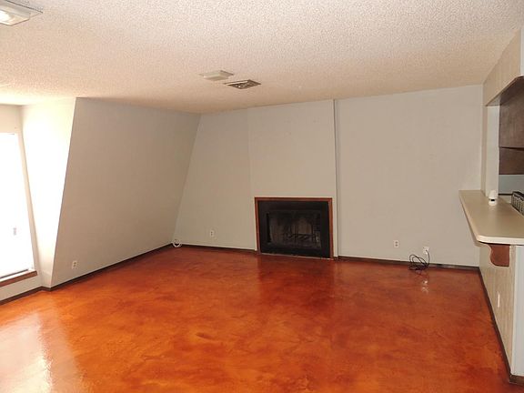 Living Room w/Fire Place