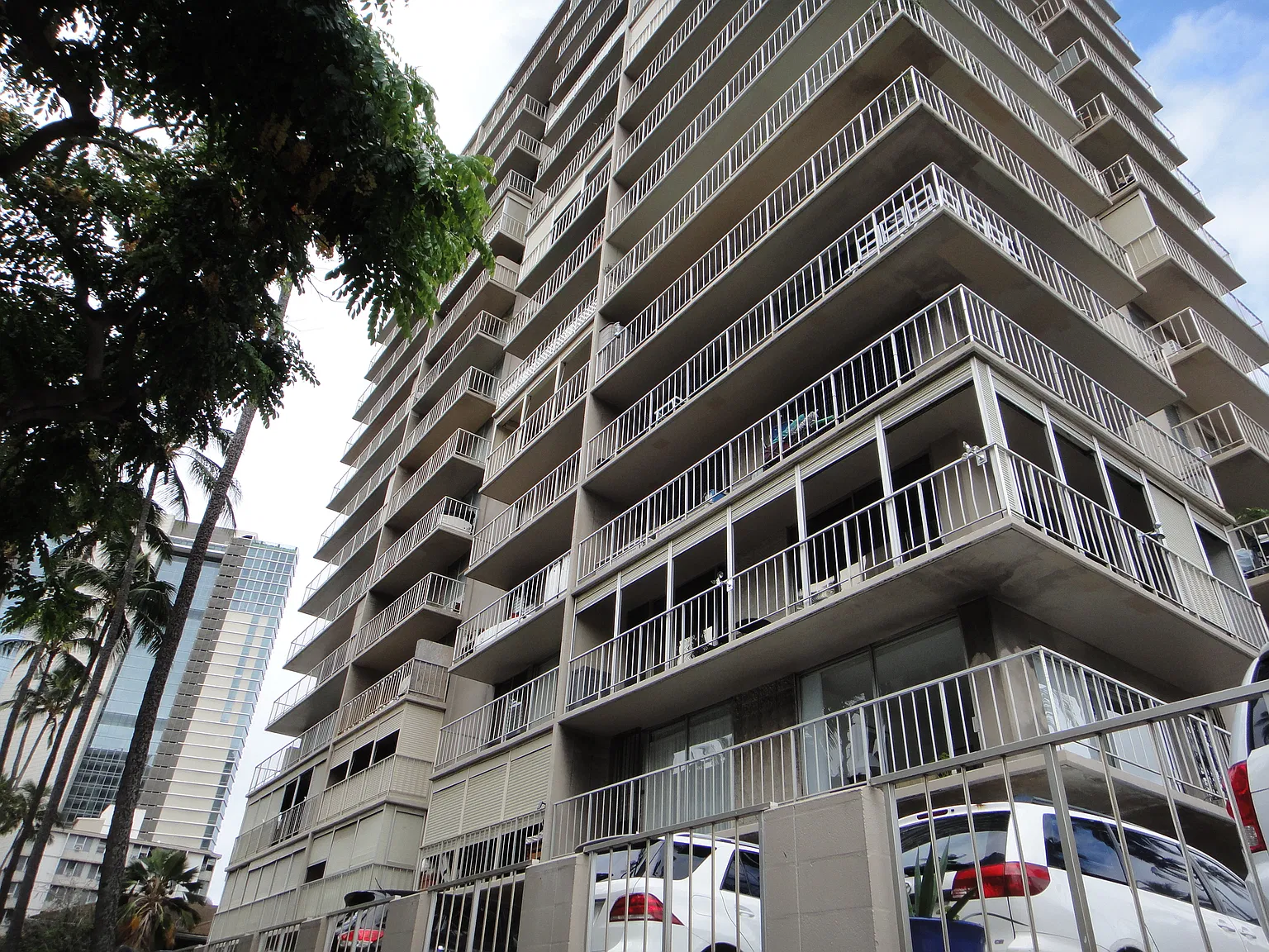 2115 Ala Wai Blvd — Photo 1