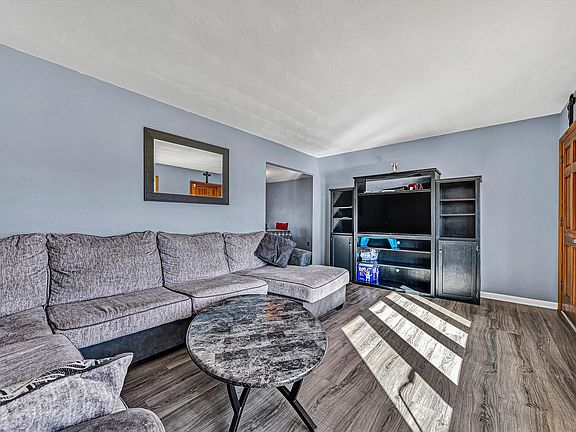 4th image of 1075 Breezy Hill Rd