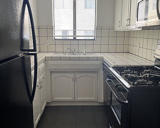 3rd image of 1337 N Sierra Bonita Ave APT 304