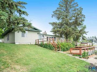 140 NW Lake Dr, Lake Norden, SD 57248