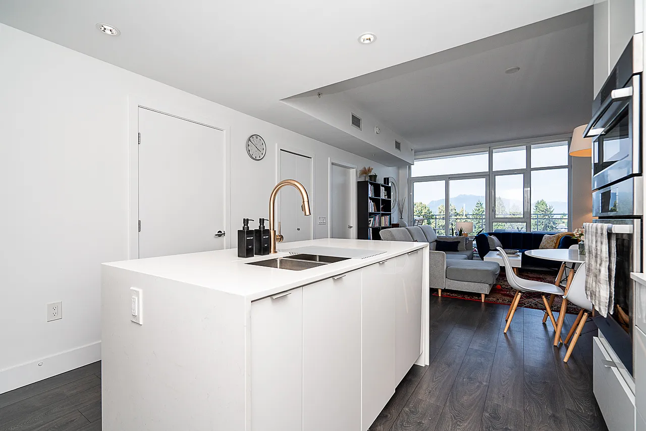 3 bed, 1069 sqft, $3,850 — Photo 3