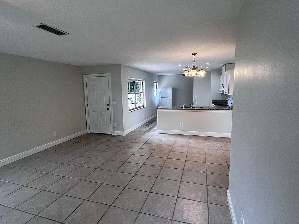 209 Palmetto Rd E #B