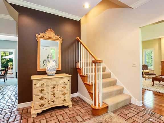2nd image of 110 Mercer Ct SE
