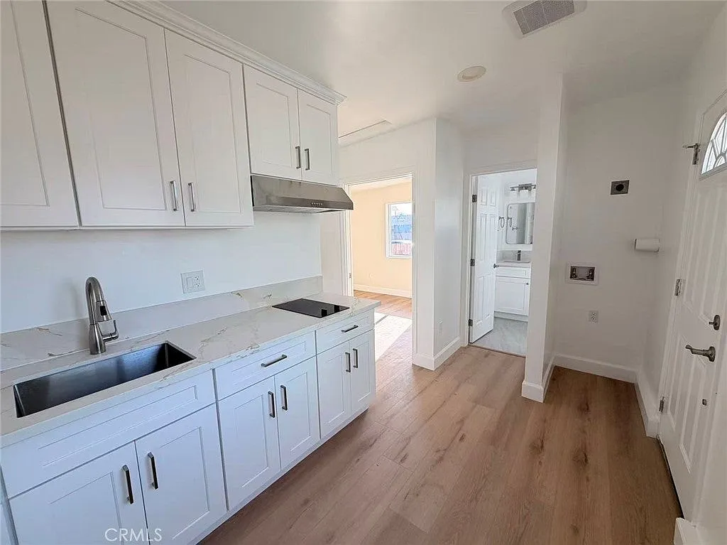 3 bed, 1170 sqft, $2,900 — Photo 2