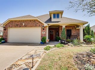 706 Royal Ln, Midlothian, TX 76065