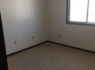700 Wisconsin St APT 14, Charles City, IA 50616