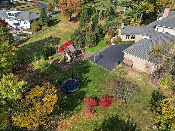 4th image of 12 Fordyce Manor Dr