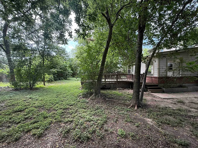 502 Dewberry Dr — Photo 16
