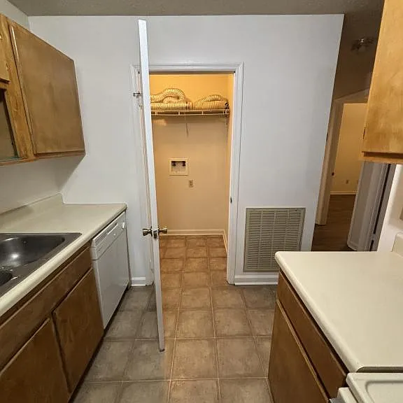305 Farside Dr #4 — Photo 9