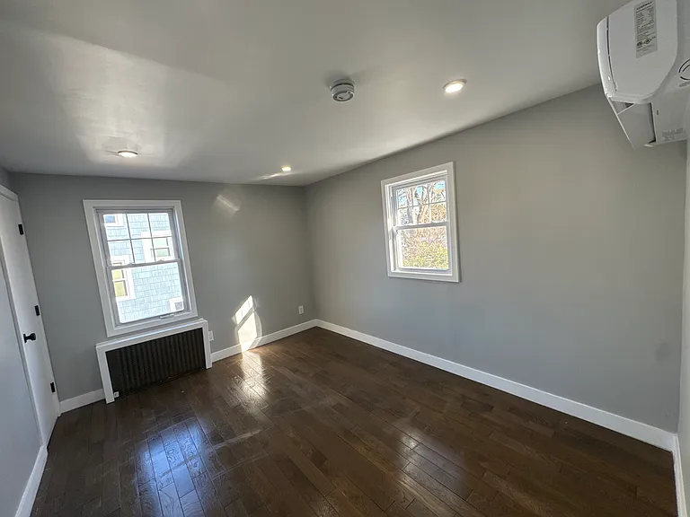 91 Brower Ave — Photo 17
