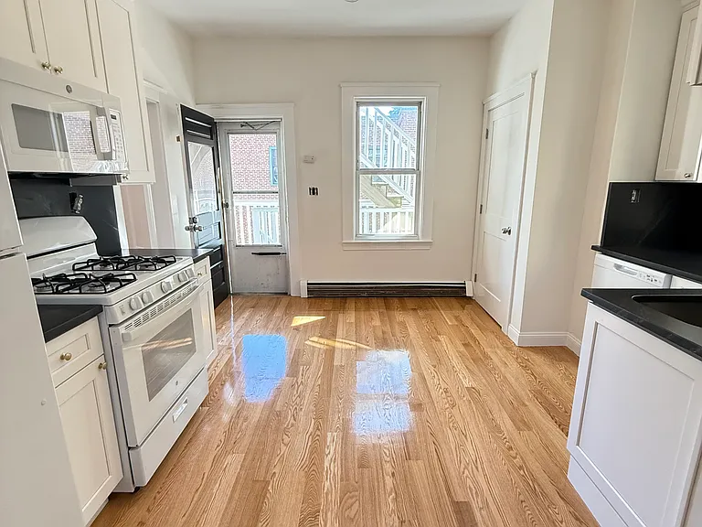 135 Derby St #2 — Photo 8