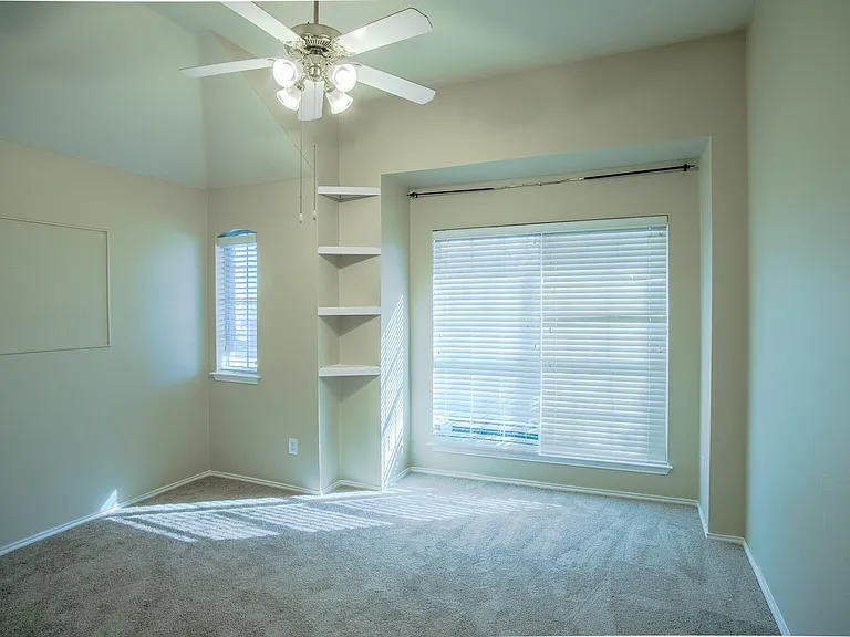 6823 Woodcrest Ln — Photo 12