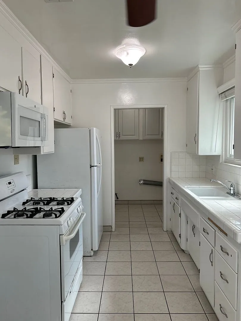 10226 England Ave — Photo 4