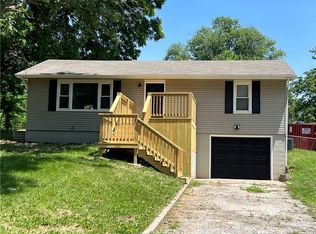 1805 N Davidson Rd, Independence, MO 64058