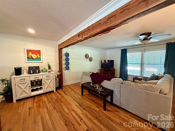 3rd image of 106 Outen St