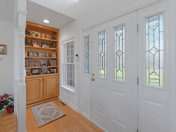 4th image of 291 Jefferson Dr