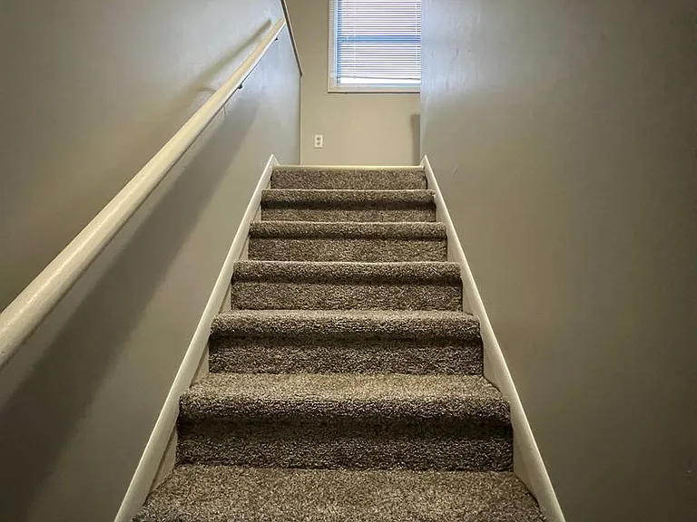 728 Meadowview Ln — Photo 24