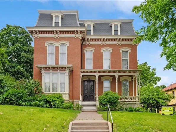 563 W 11th St, Dubuque, IA 52001