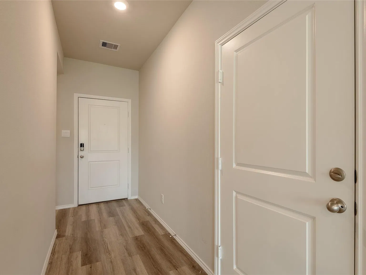 3 bed, 2.0 bath, 1263 sqft, $1,850 — Photo 3