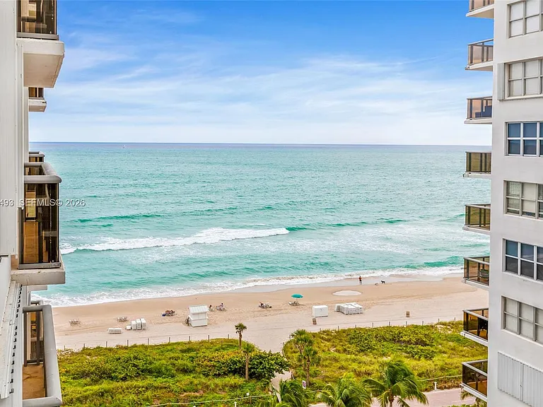 6039 Collins Ave #1206 — Photo 2