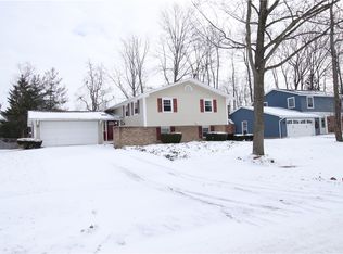 212 Apple Creek Ln, Rochester, NY 14612