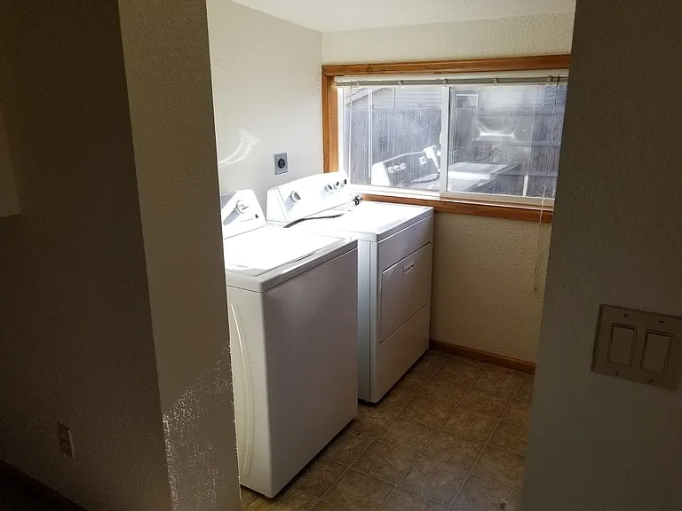 3178 W Pikes Peak Ave — Photo 8