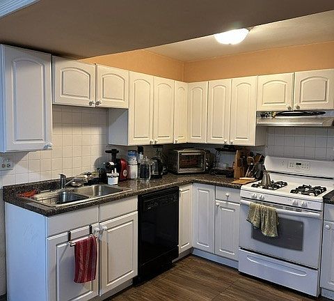 4th image of 889 Oxford Pl #889
