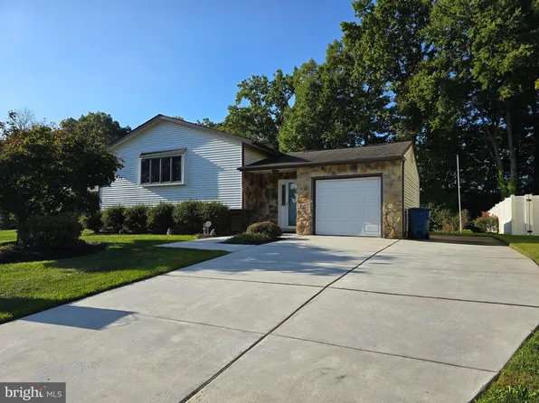 32 Chancellor Dr, Newark, DE 19713