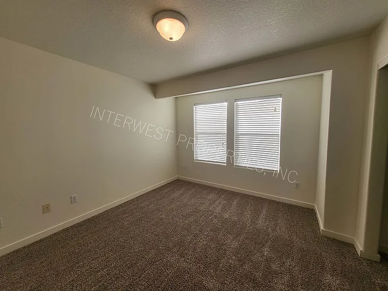 520 NE 128th Ave #5 — Photo 18