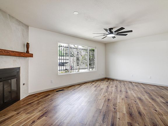 5th image of 1804 Miracerros Pl NE