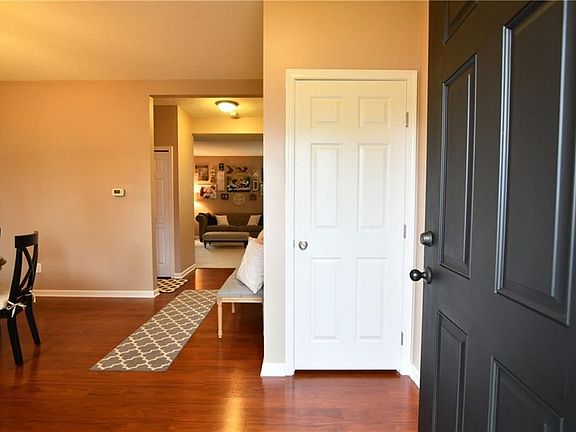 3rd image of 1460 Crescent Dr