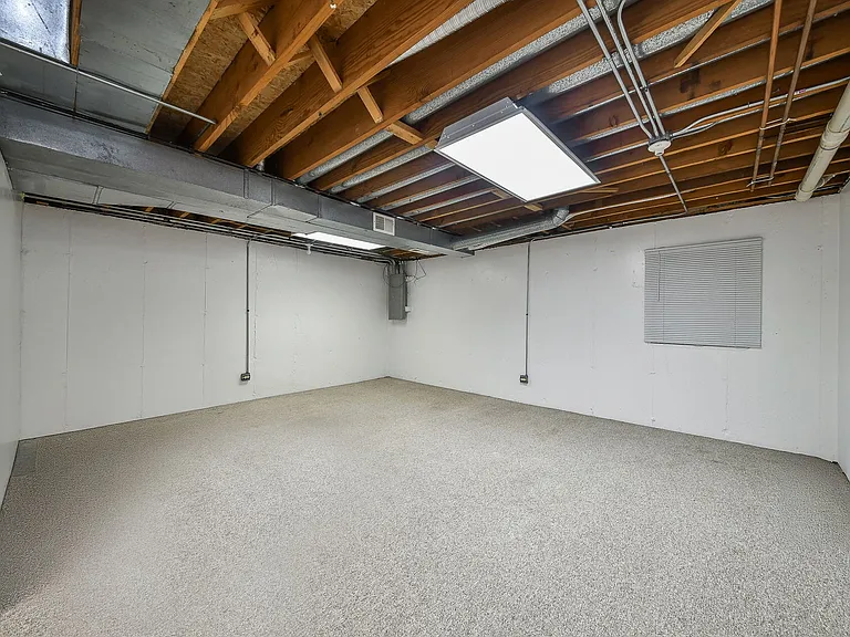 339 Windsor Dr — Photo 18